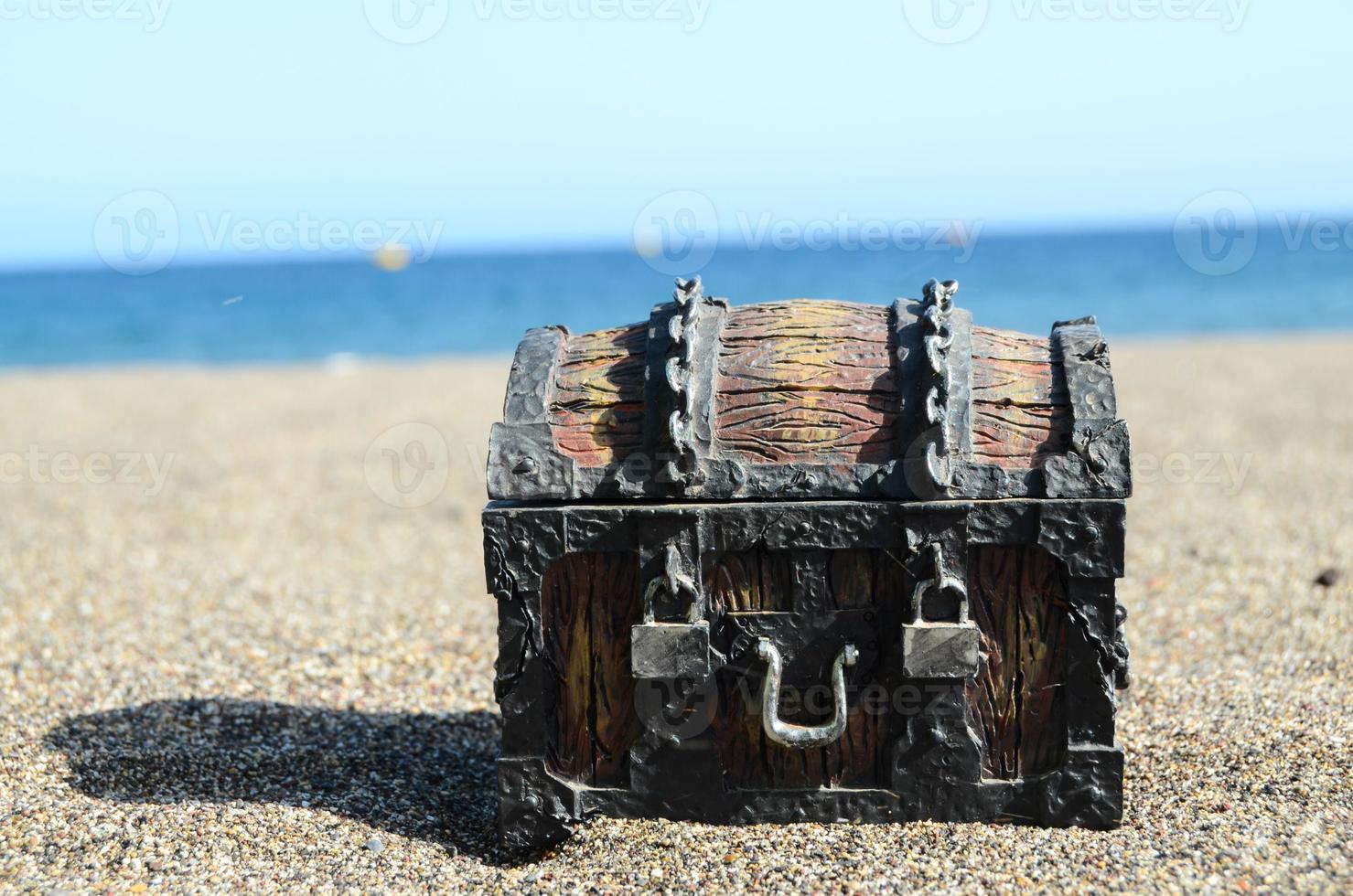 Schatzkiste am Strand foto