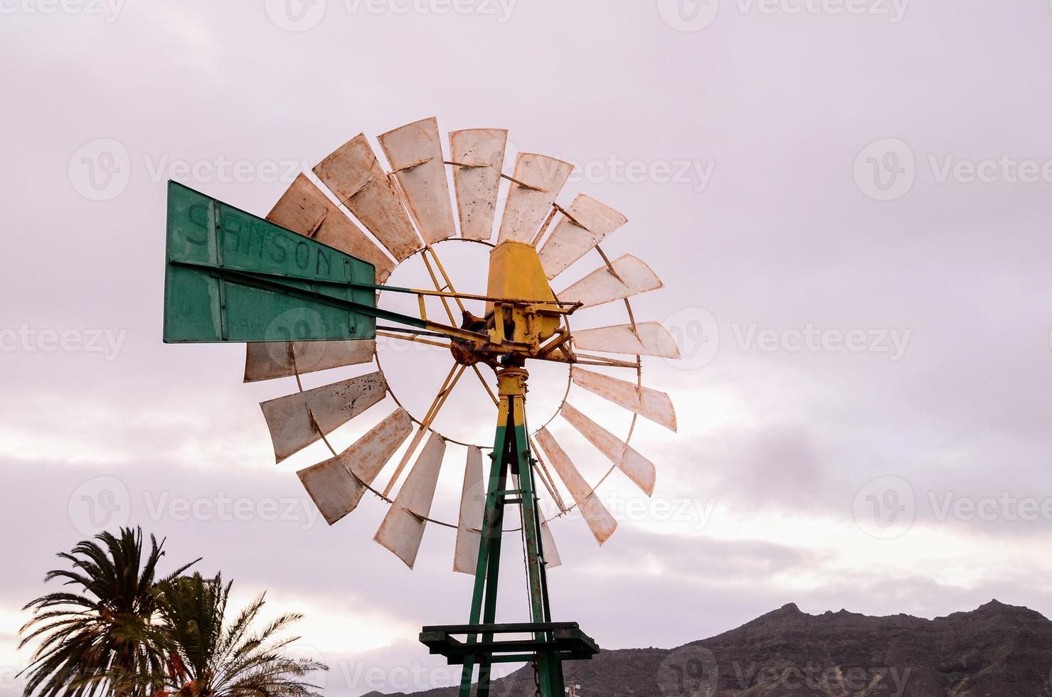 Ansicht mit traditioneller Windmühle foto