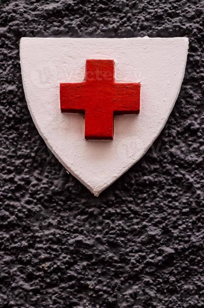 Rotes Kreuz an der Wand foto