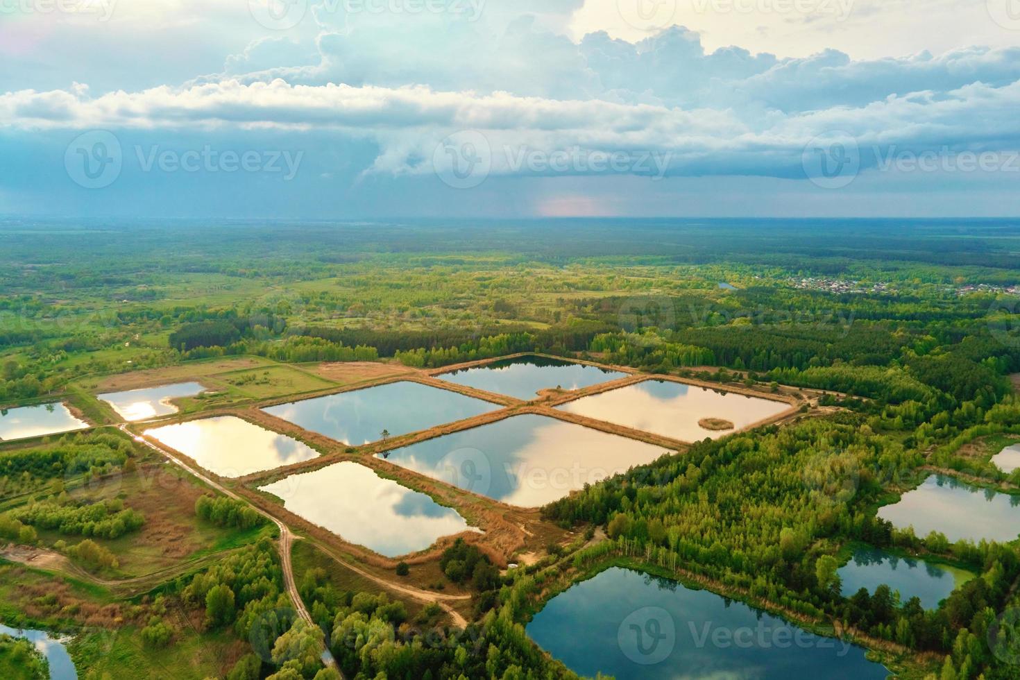 Regenwasserteiche oder künstliche Regenwasserbecken, Luftbild foto