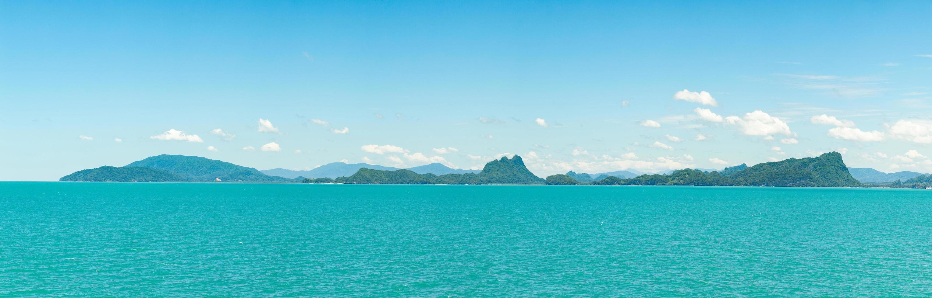 Panorama des Meeres und des Himmels foto