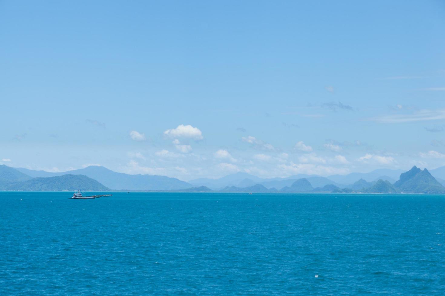 kleines Fischerboot in Thailand foto