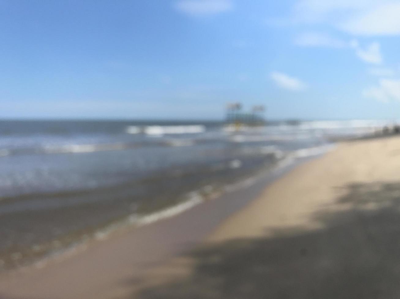 Dies ist ein Strandfoto, das unscharf oder auch verschwommen ist und sich als Hintergrund eignet foto