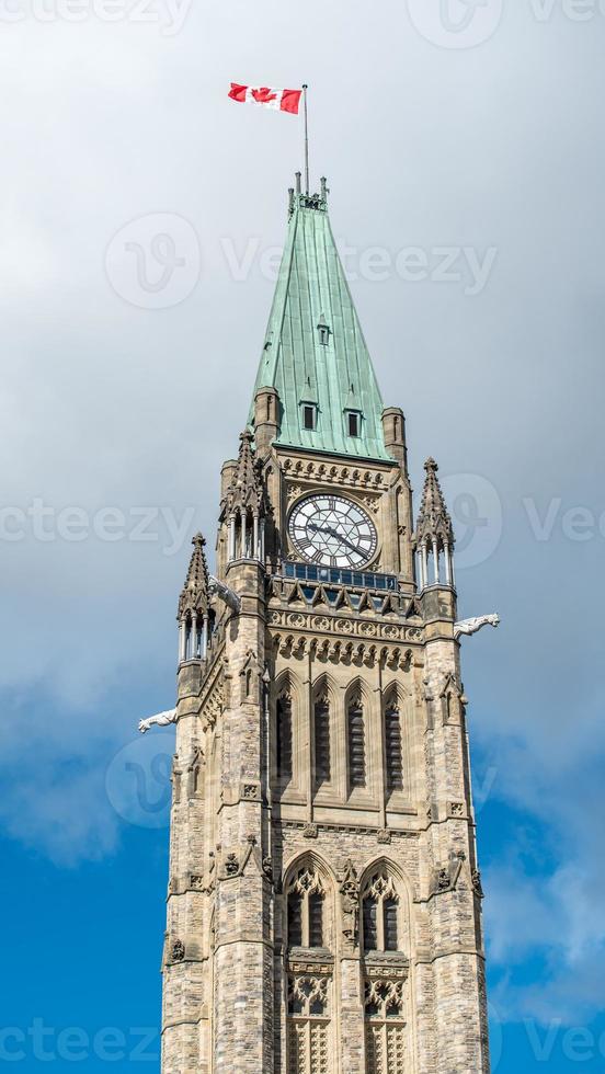 turm des parlamentsgebäudes von kanada in ottawa foto