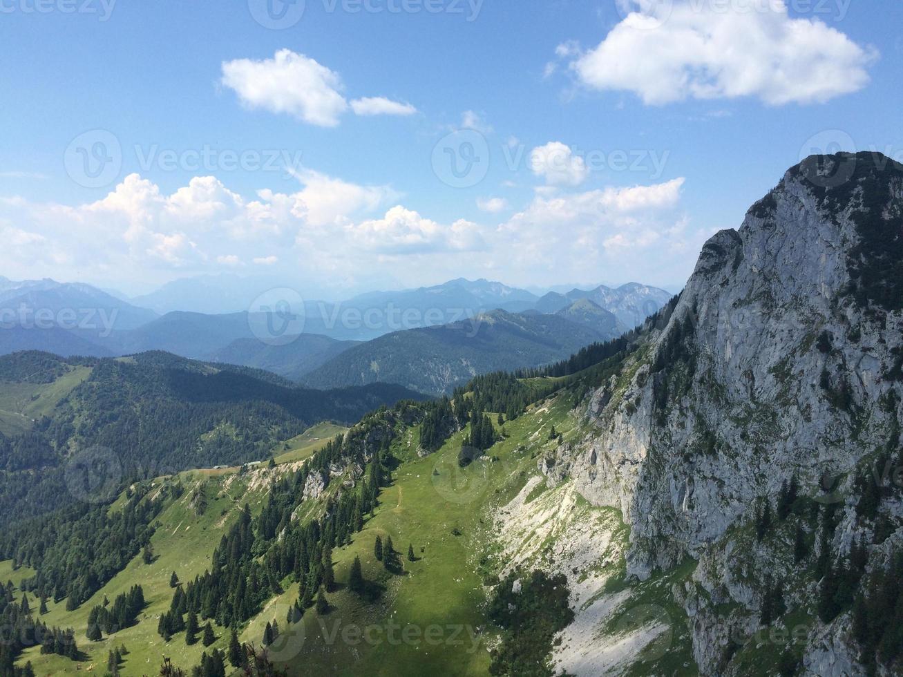 Blick über die europäischen Alpen in der Nähe von Bad Tölz, Deutschland foto