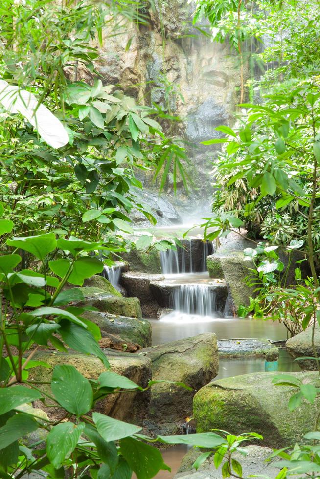 Wasserfall im Park foto