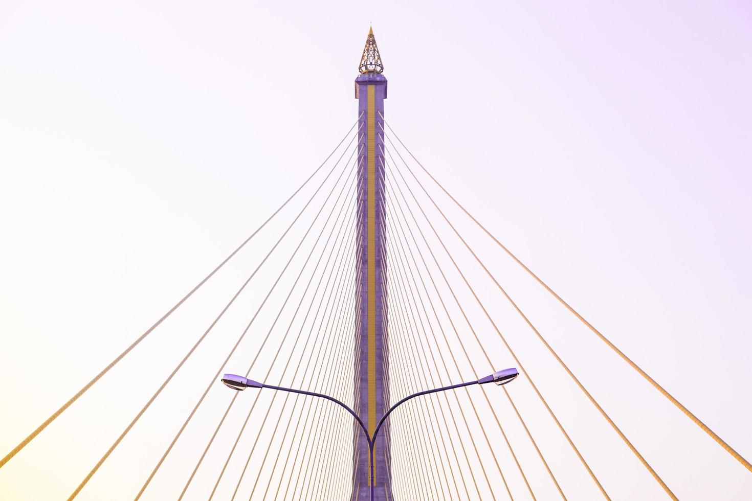 Lampen auf der Rama VII Brücke foto