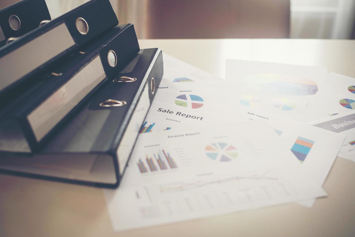 Nahaufnahme von Dokumentdateien und Geschäftsdiagrammen foto