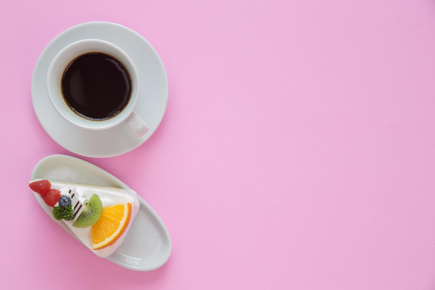 Draufsicht auf Kaffee und Dessert foto