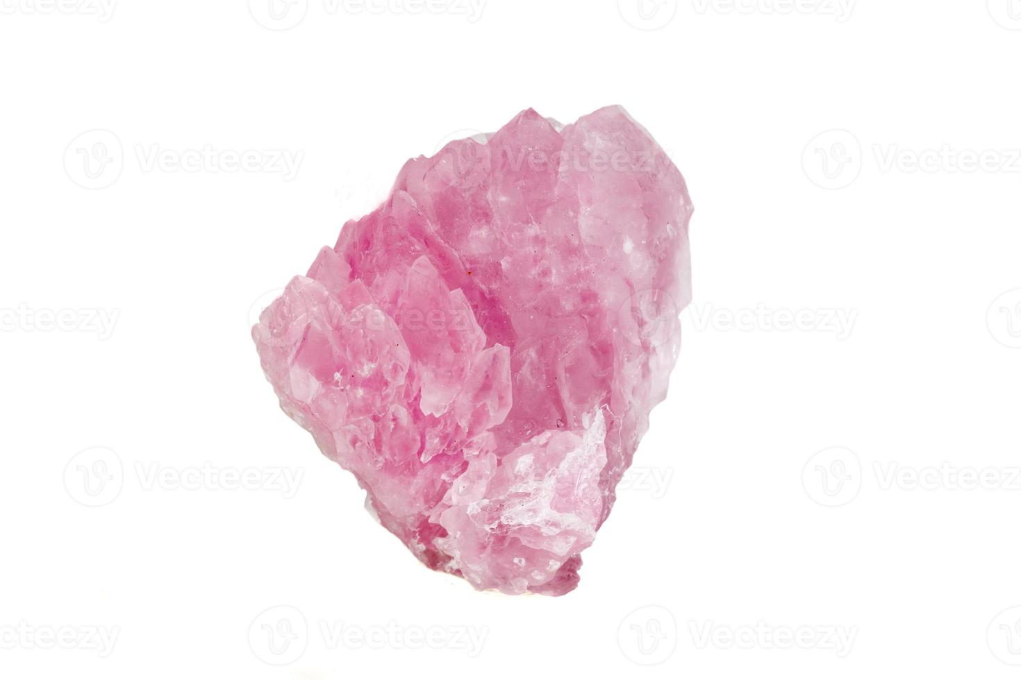 Makro Mineral Stein Rose Quarz auf Weiß Hintergrund foto