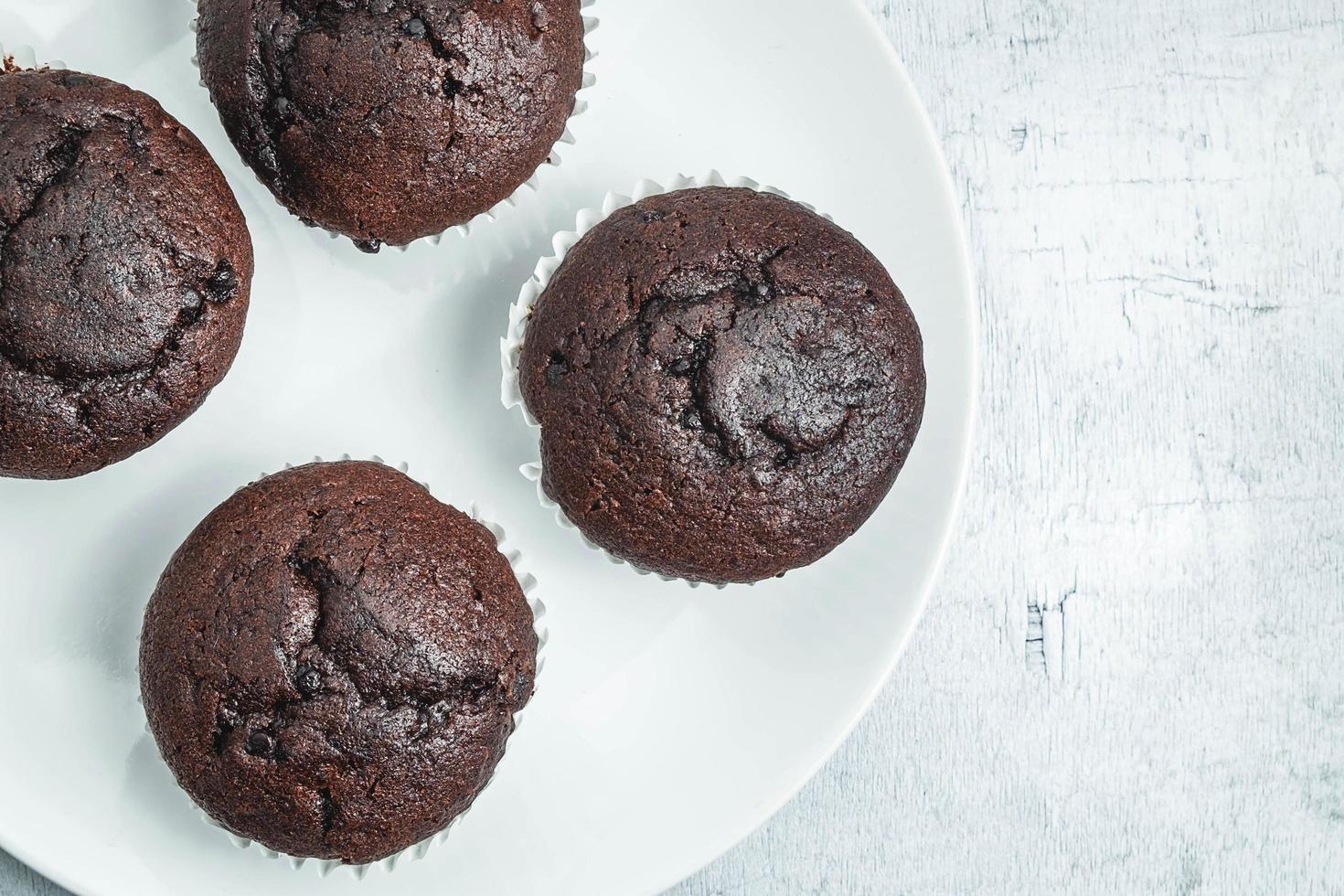 Draufsicht auf Schokoladenmuffins foto