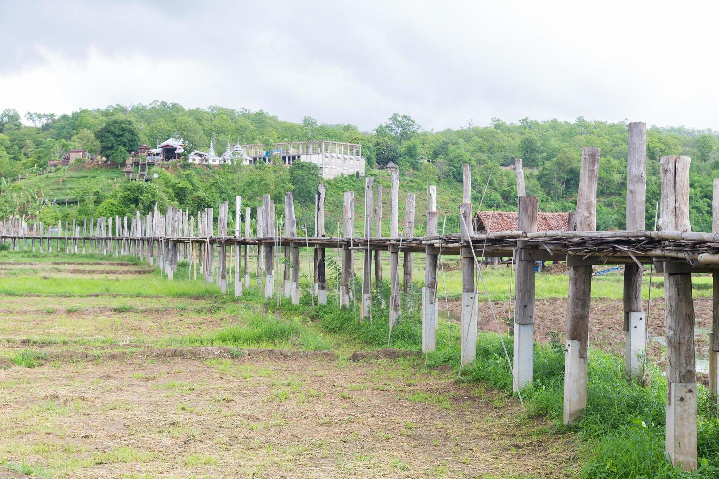 su tong pae brücke in thailand foto