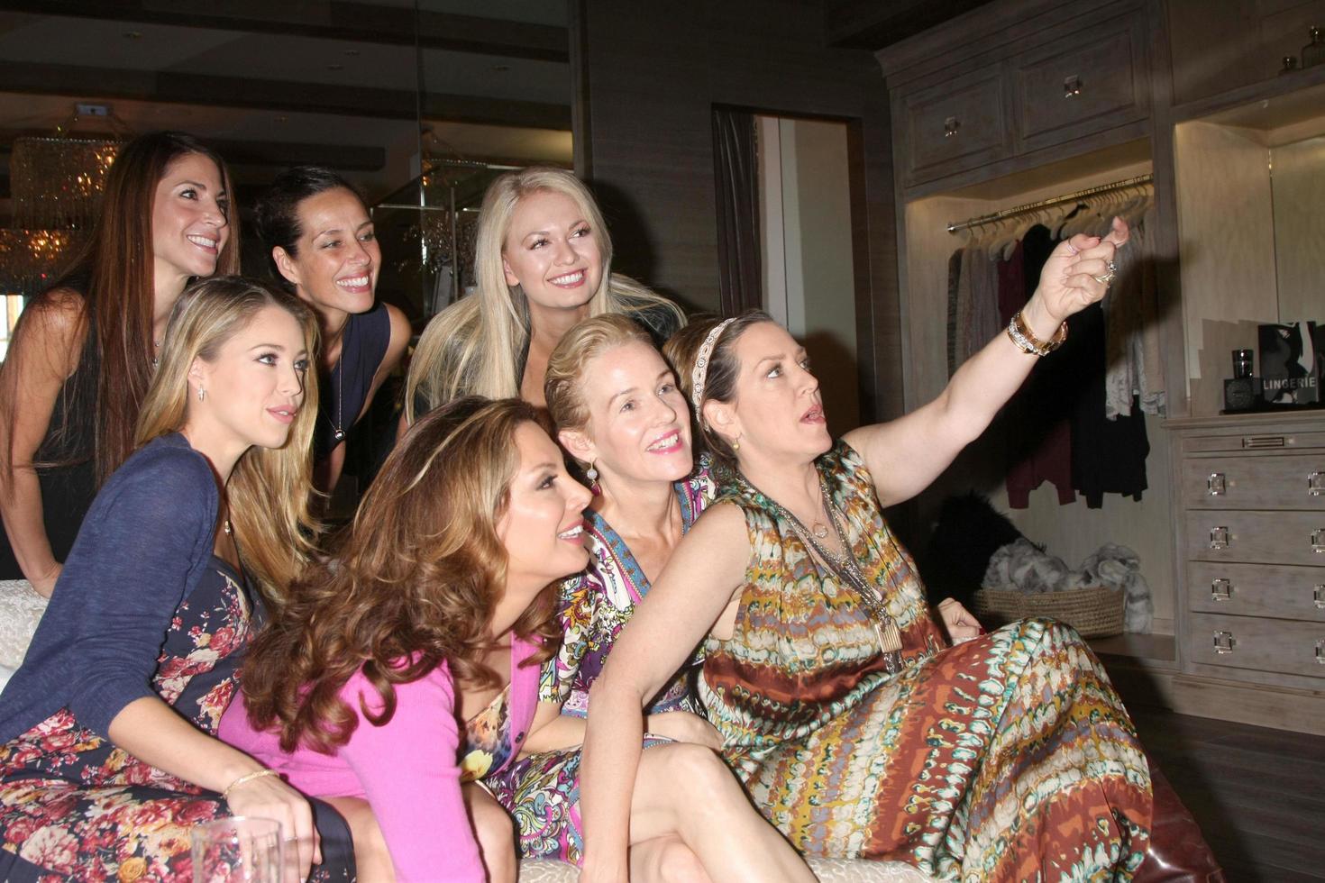 los angeles, nov 14 - alex meneses und seine freunde, jadyn douglas, penelope ann miller, joely fisher und angeline-rose troy beim privaten einkaufsevent in der nackten prinzessin am 14. november 2015 in los angeles, ca foto