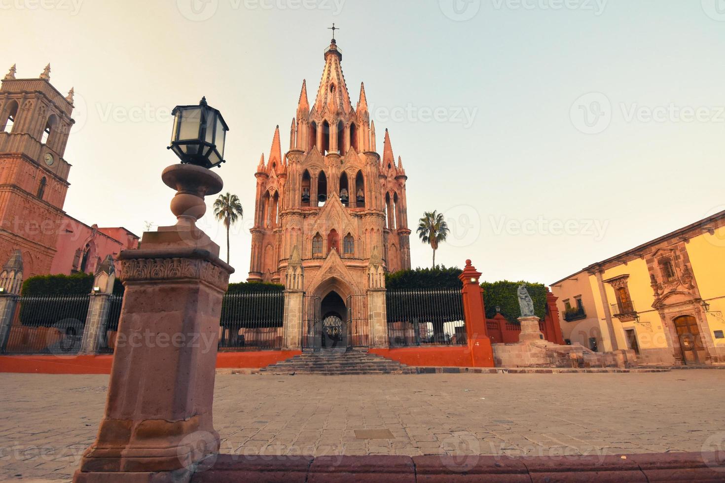 parroquia erzengelkirche jardin stadtplatz rafael kirche san miguel de allende, mexiko. Parroaguia im 17. Jahrhundert geschaffen foto