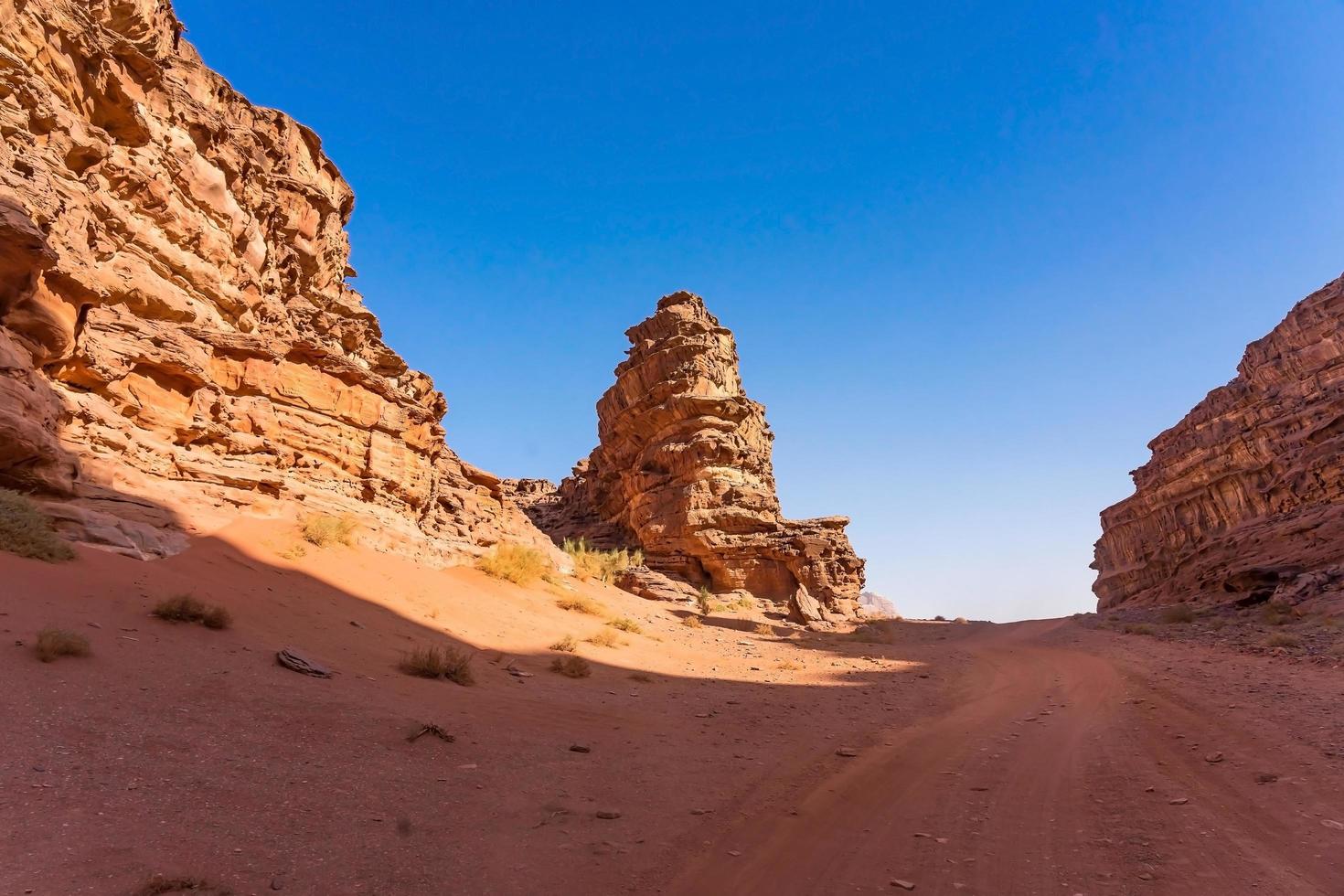 Rote Berge der Wadi Rum Wüste in Jordanien foto