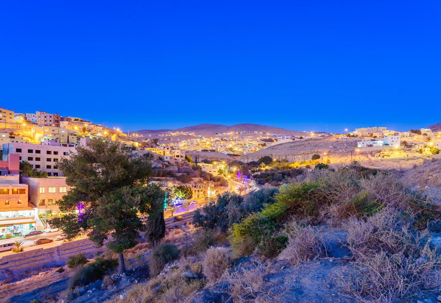 Wadi Musa Stadt in Jordanien, 2018 foto