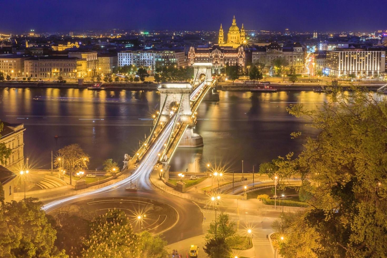die Kettenbrücke in Budapest, Ungarn foto
