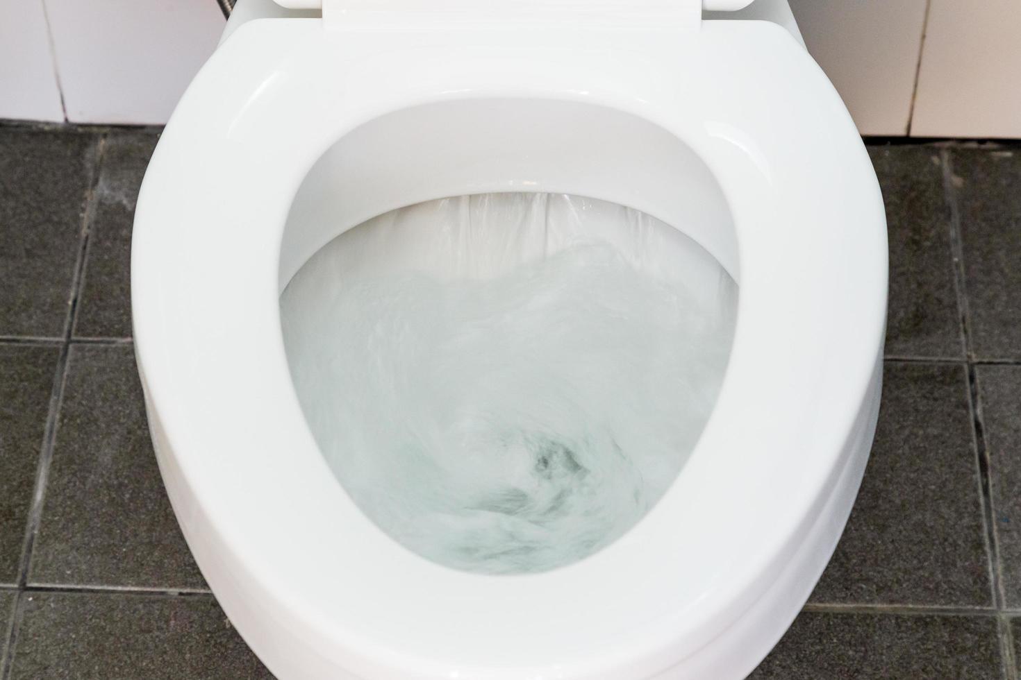 Toilette Spülen Wasser schließen oben foto