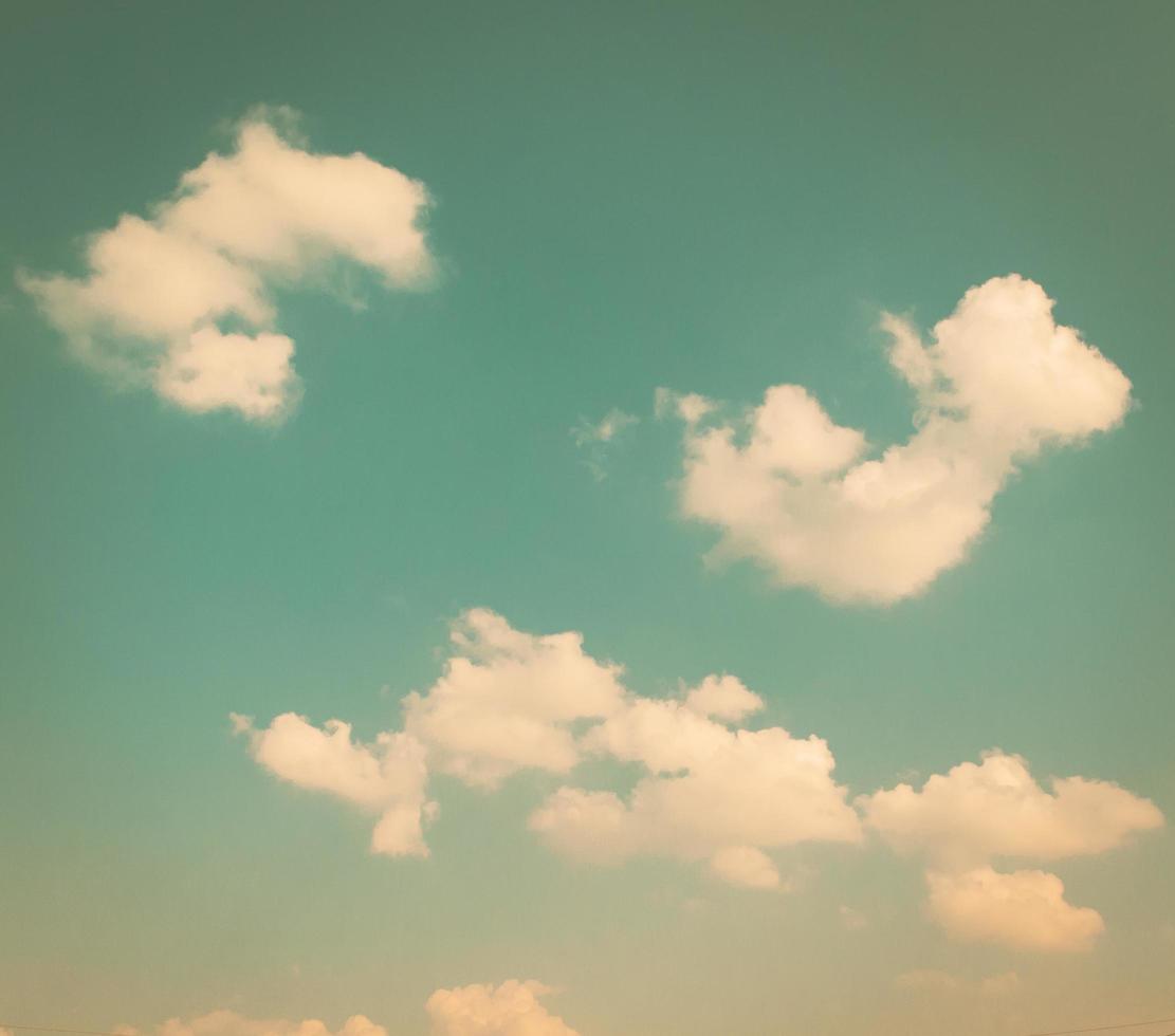 Blau Himmel und Weiß Wolken Jahrgang foto