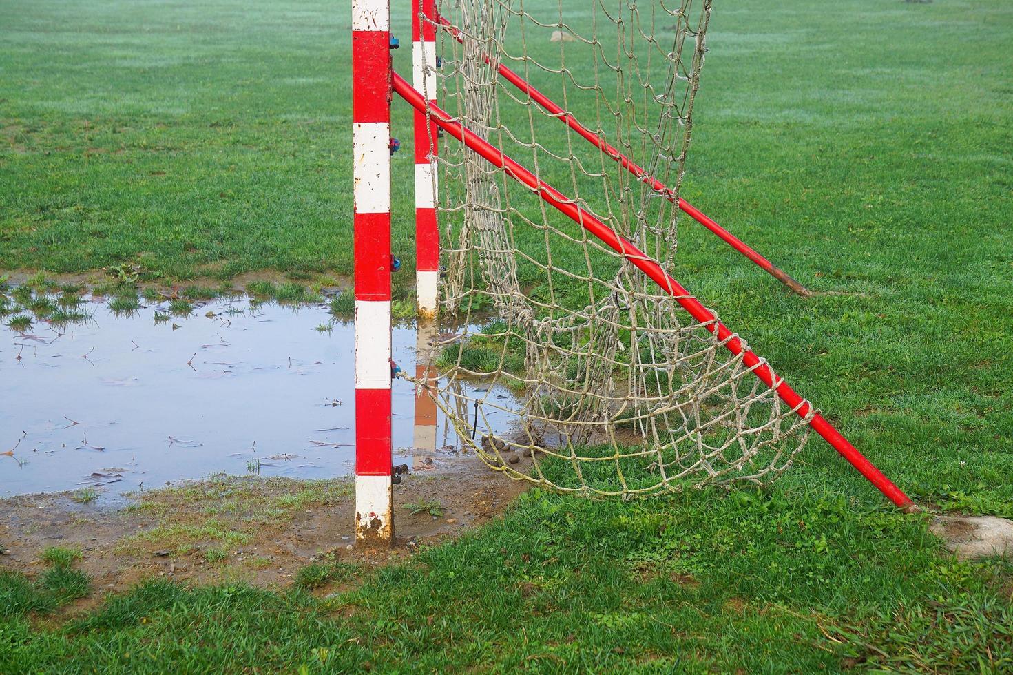 Fußballnetz auf einem Feld foto