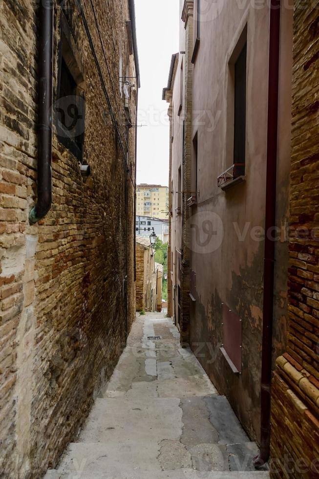 eng Straße im Italien foto