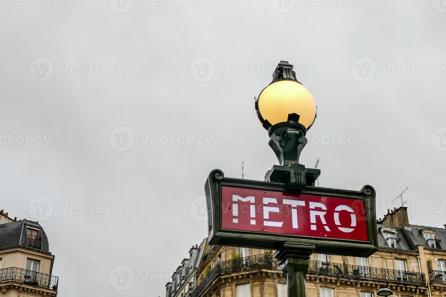 U-Bahn-Zeichen in Paris foto