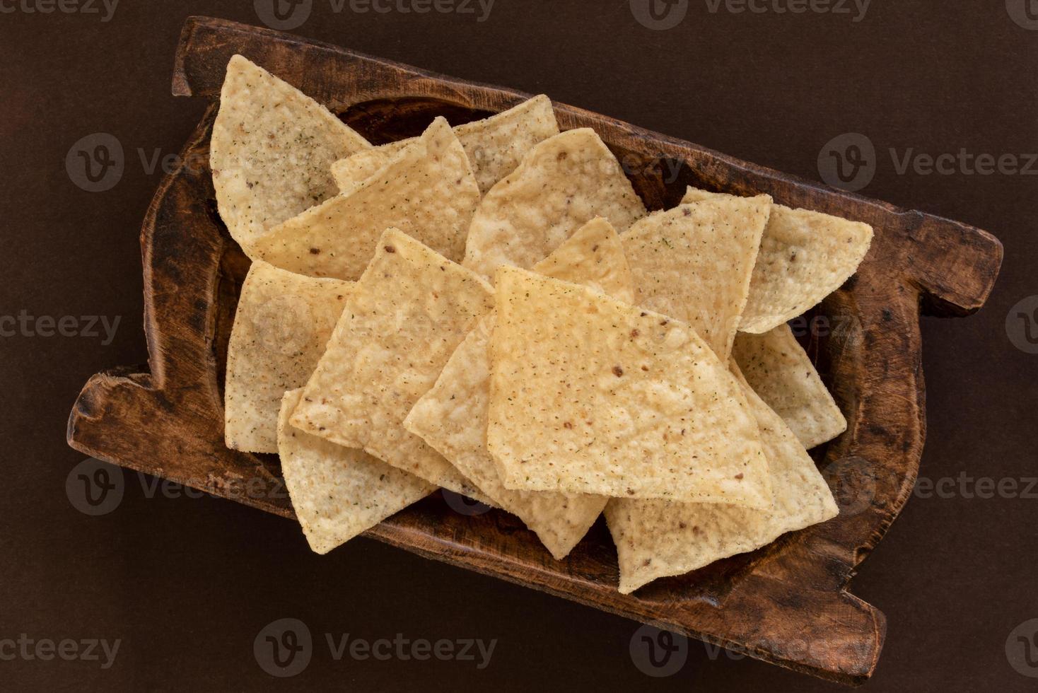 Mais Tortilla Chips im ein Holz Schüssel foto