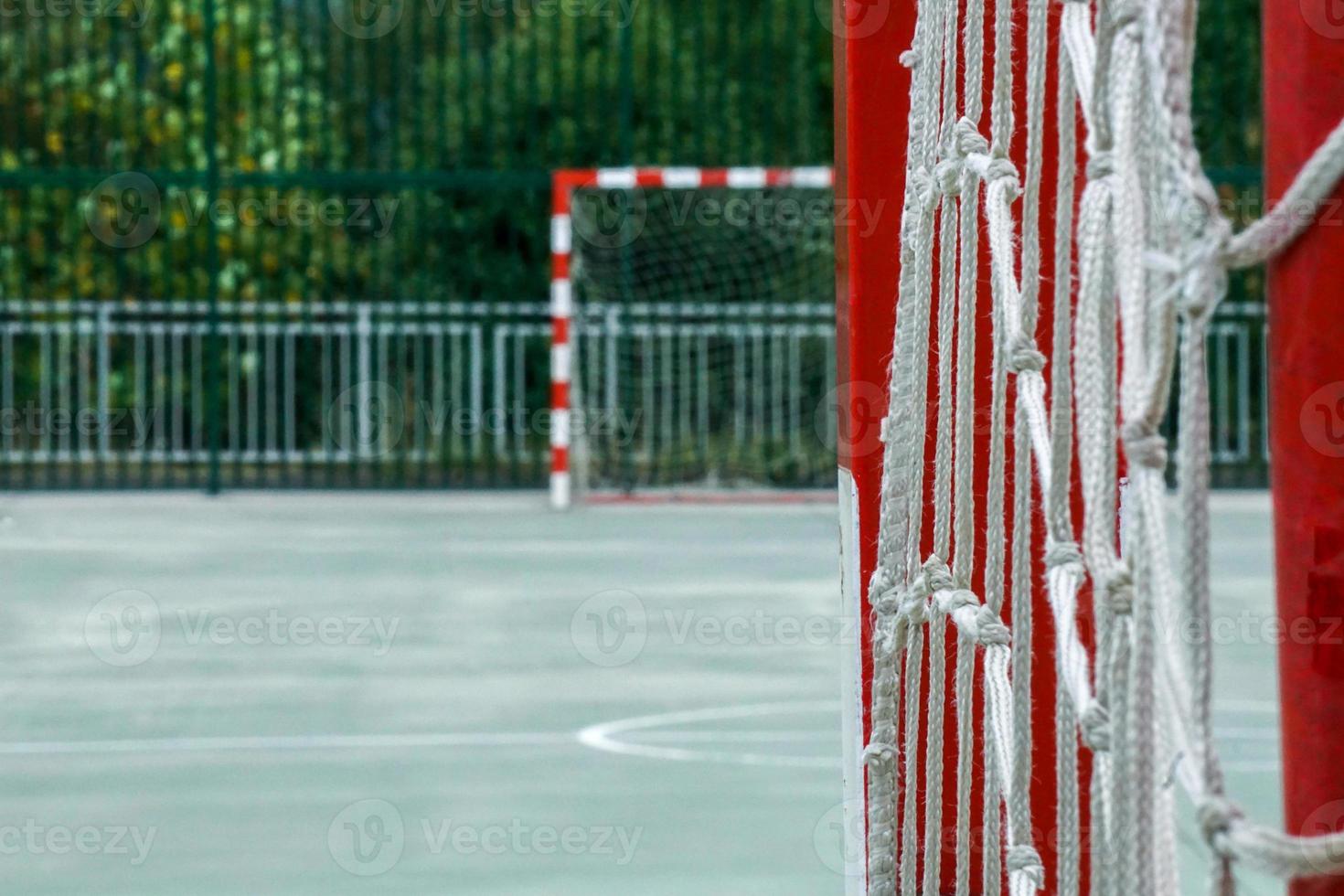 alte verlassene Straßenfußballtor-Sportausrüstung foto