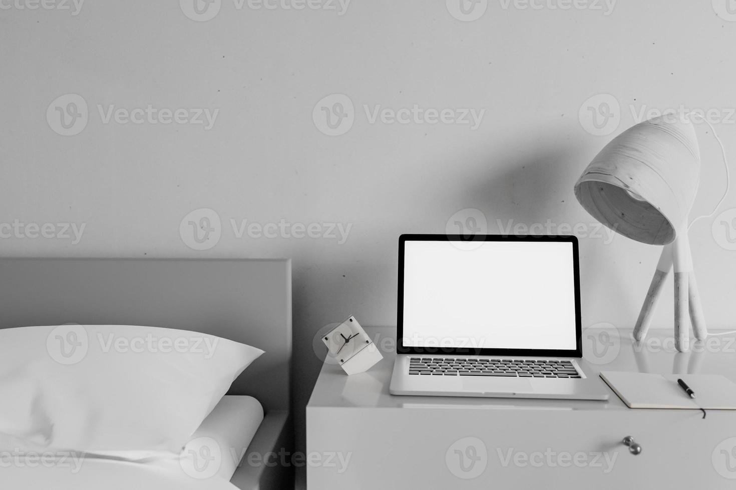 3D-Rendering des Modell-Laptops im Schlafzimmer foto