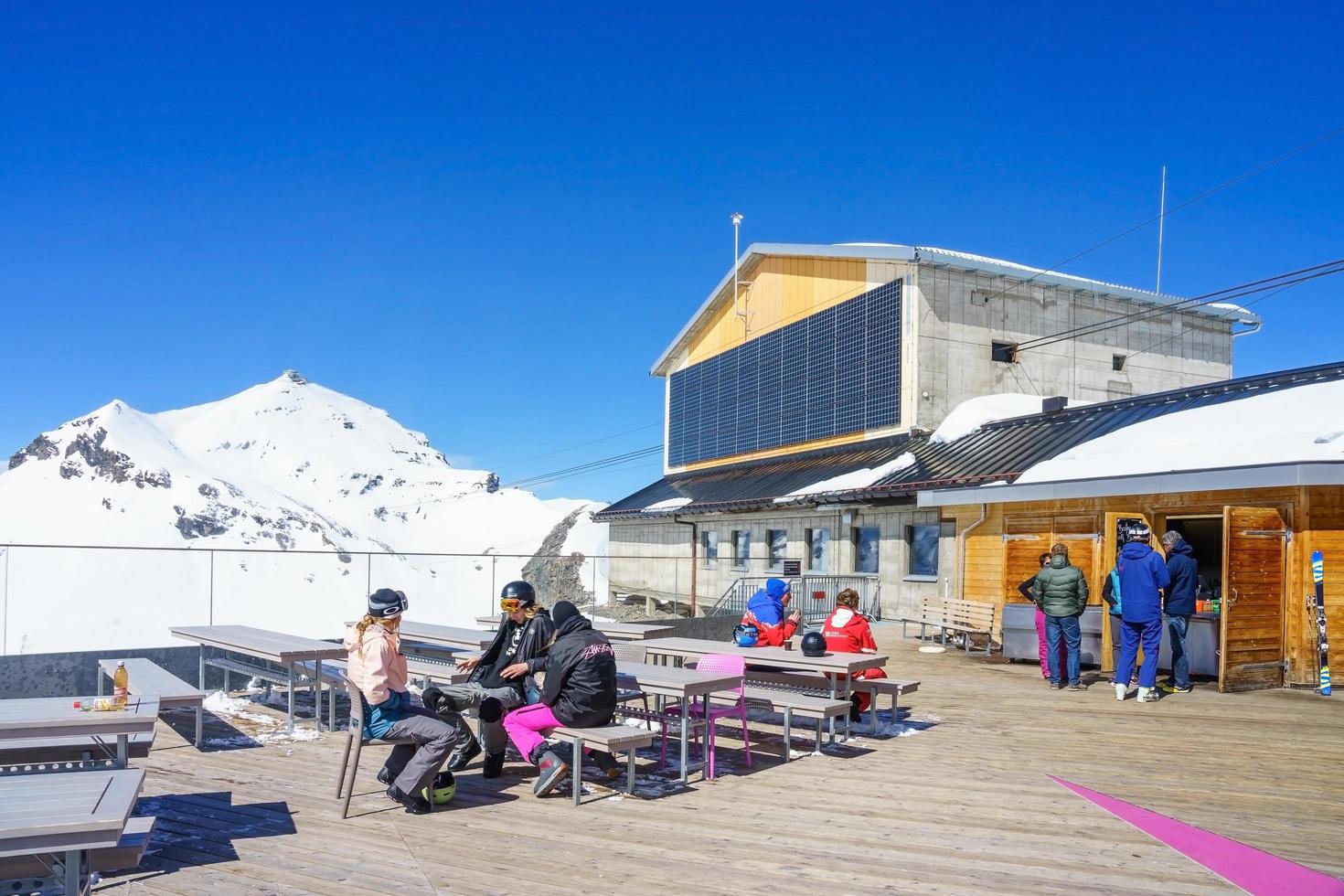 birg station in den schweizer alpen in murren foto