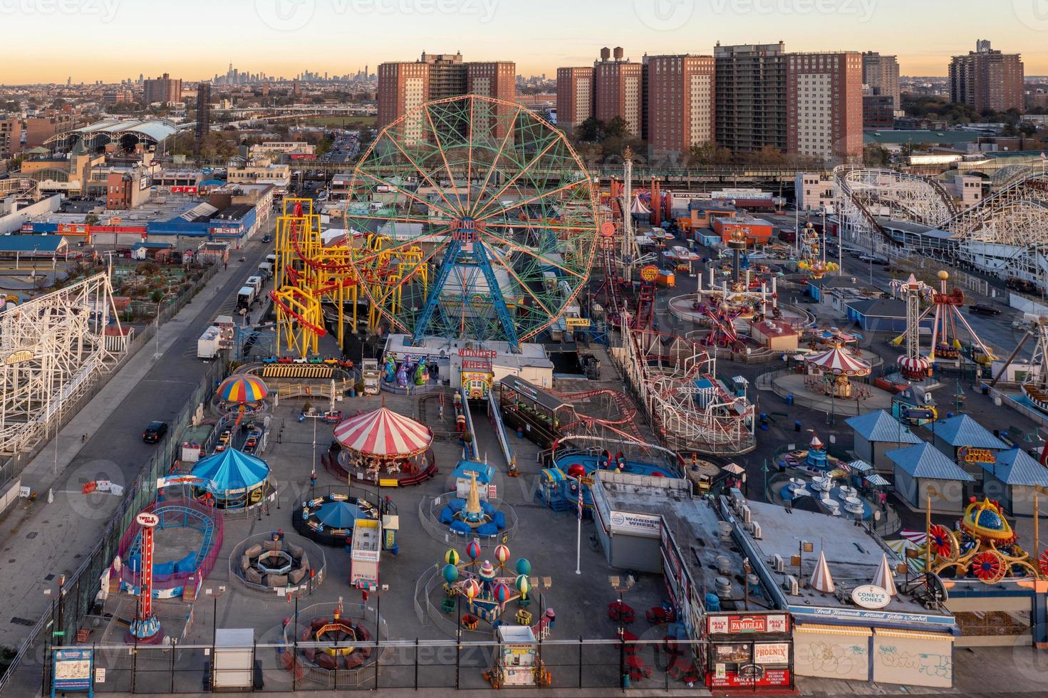 Antenne Aussicht entlang Coney Insel im Brooklyn, Neu York beim Sonnenaufgang. foto