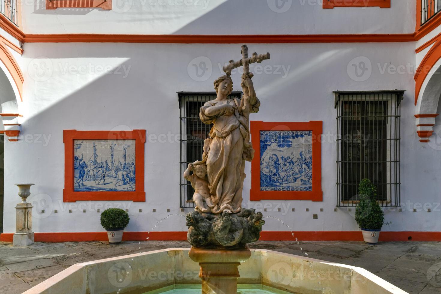 Hof von das Krankenhaus de la Caridad Kirche im Sevilla, Spanien foto