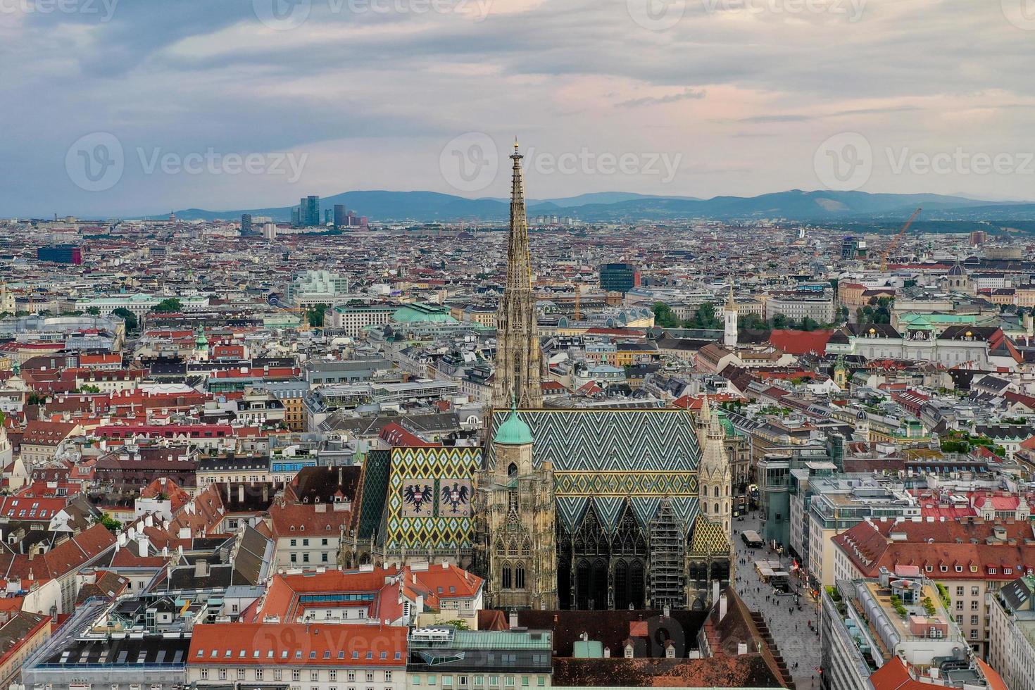 Aussicht von das Wien Horizont mit st. Stephans Kathedrale Wien, Österreich foto