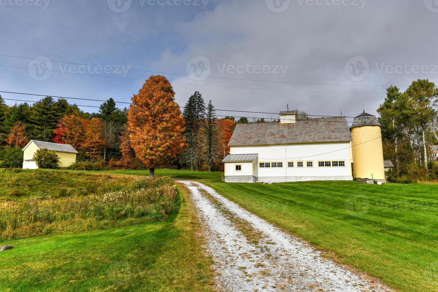 Panorama- Aussicht von ein ländlich Bauernhof im Herbst im Vermont. foto