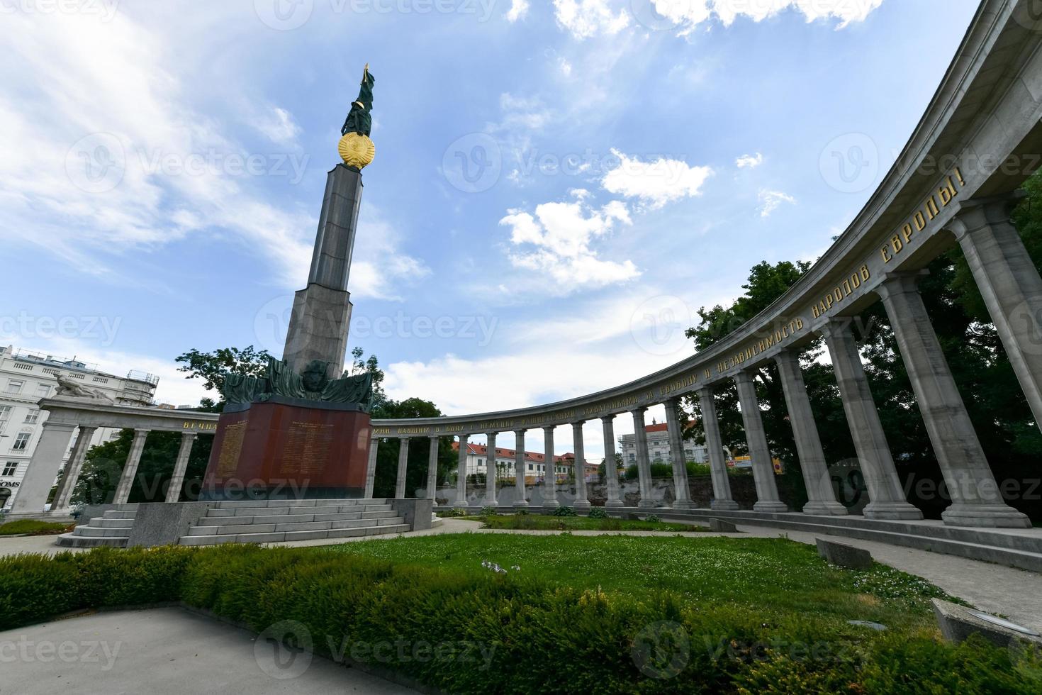 Wien, Österreich, Juli 15, 2021. das rot Heer Denkmal ist ein Monument zu Sowjet Soldaten Wer ist gestorben während das Befreiung von Österreich von Faschismus. foto