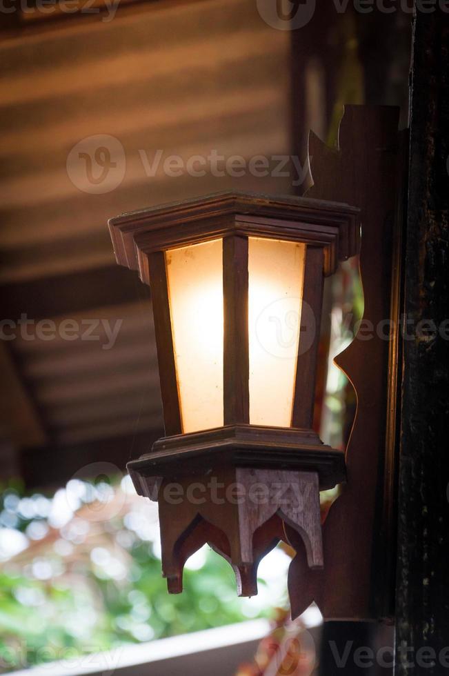 Holz Jahrgang Lampe, antik Lampe Holz foto