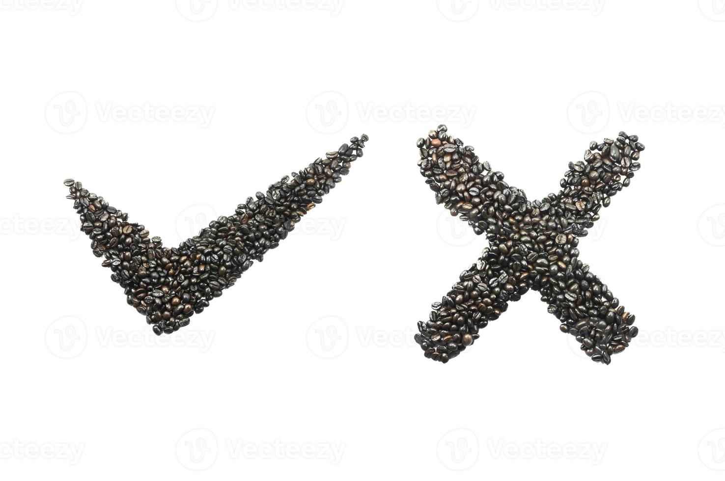 Kaffee Bohnen Charakter von prüfen Kennzeichen und Kreuz Symbol isoliert auf Weiß Hintergrund foto