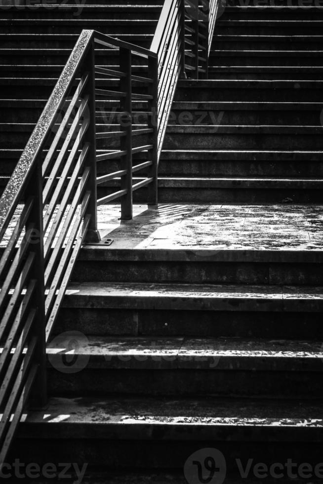 Treppe mit Metall Geländer. foto