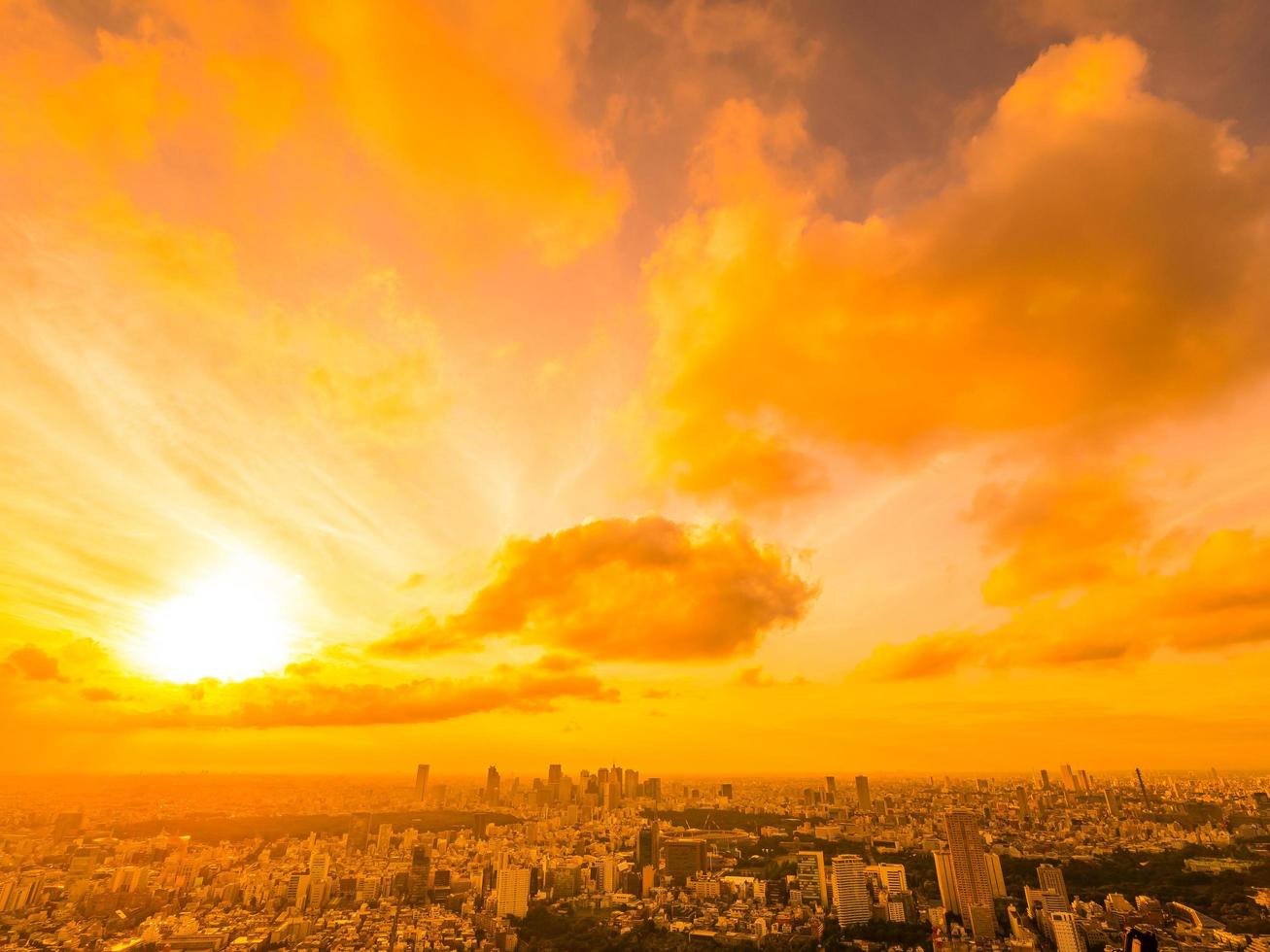 Luftaufnahme von Tokio Stadt bei Sonnenuntergang foto