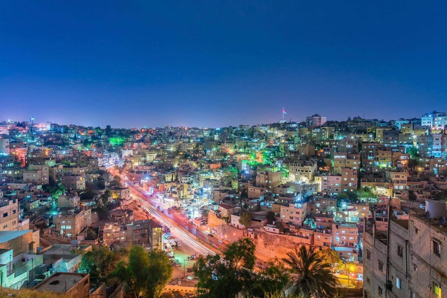 Stadtbild von Amman Innenstadt in der Abenddämmerung, Jordanien foto