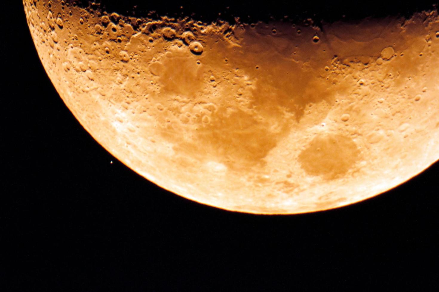 Krater auf dem Mond foto