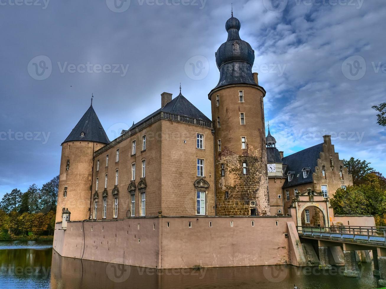 Schloss und Dorf von gem im Westfalen foto
