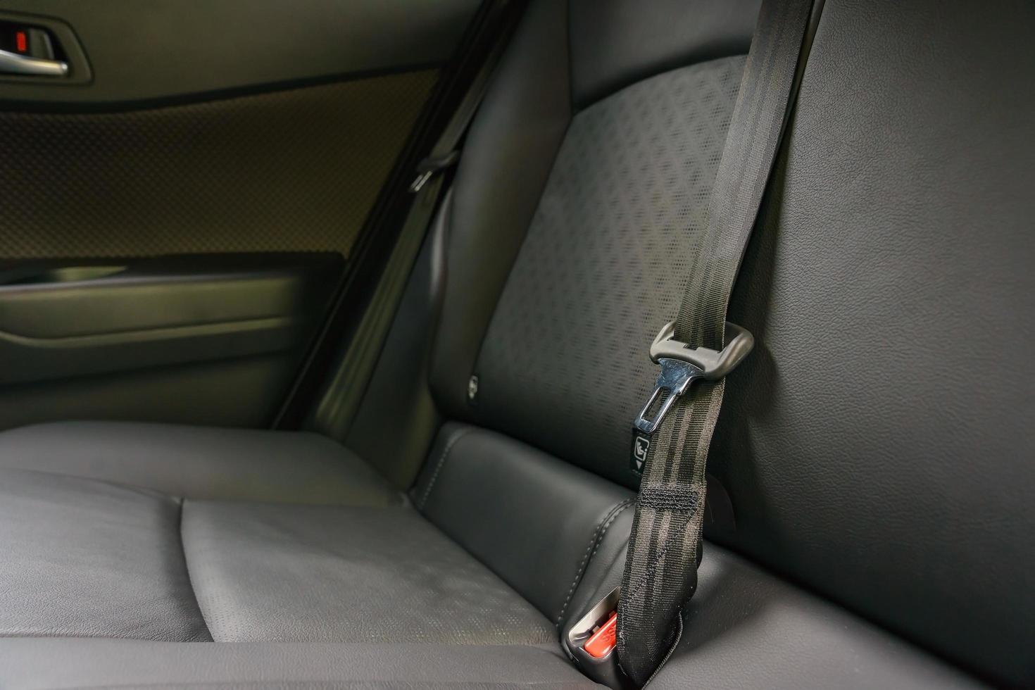 moderner Autoinnenraum, Rücksitze mit Sicherheitsgurten foto