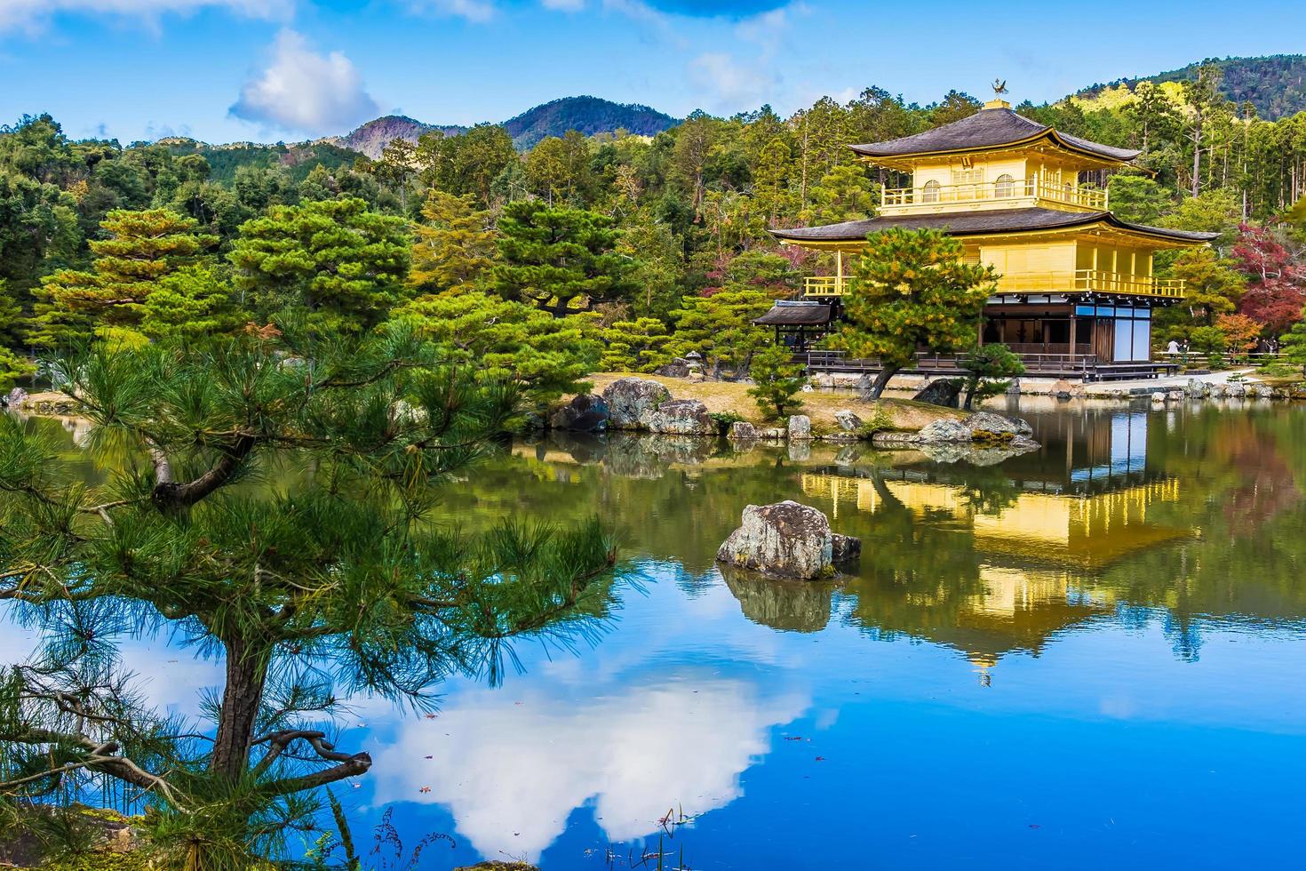 Kinkakuji-Tempel oder der goldene Pavillon in Kyoto, Japan foto