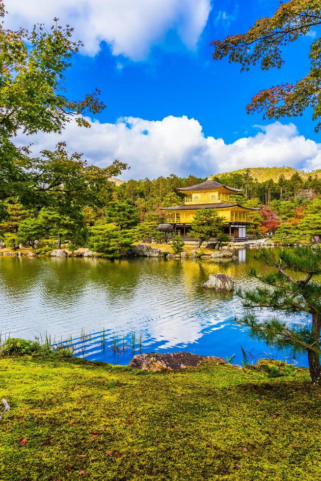 Kinkakuji-Tempel oder der goldene Pavillon in Kyoto, Japan foto