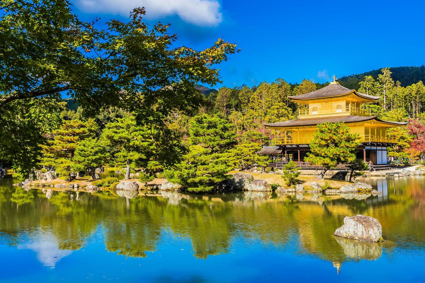 Kinkakuji-Tempel oder der goldene Pavillon in Kyoto, Japan foto