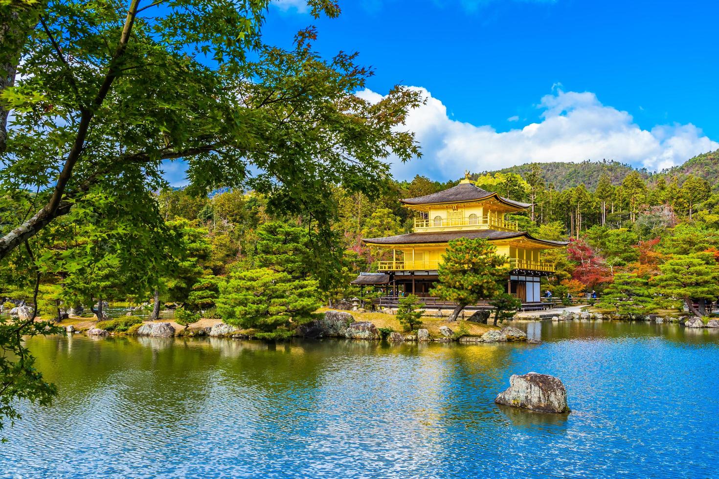 Kinkakuji-Tempel oder der goldene Pavillon in Kyoto, Japan foto