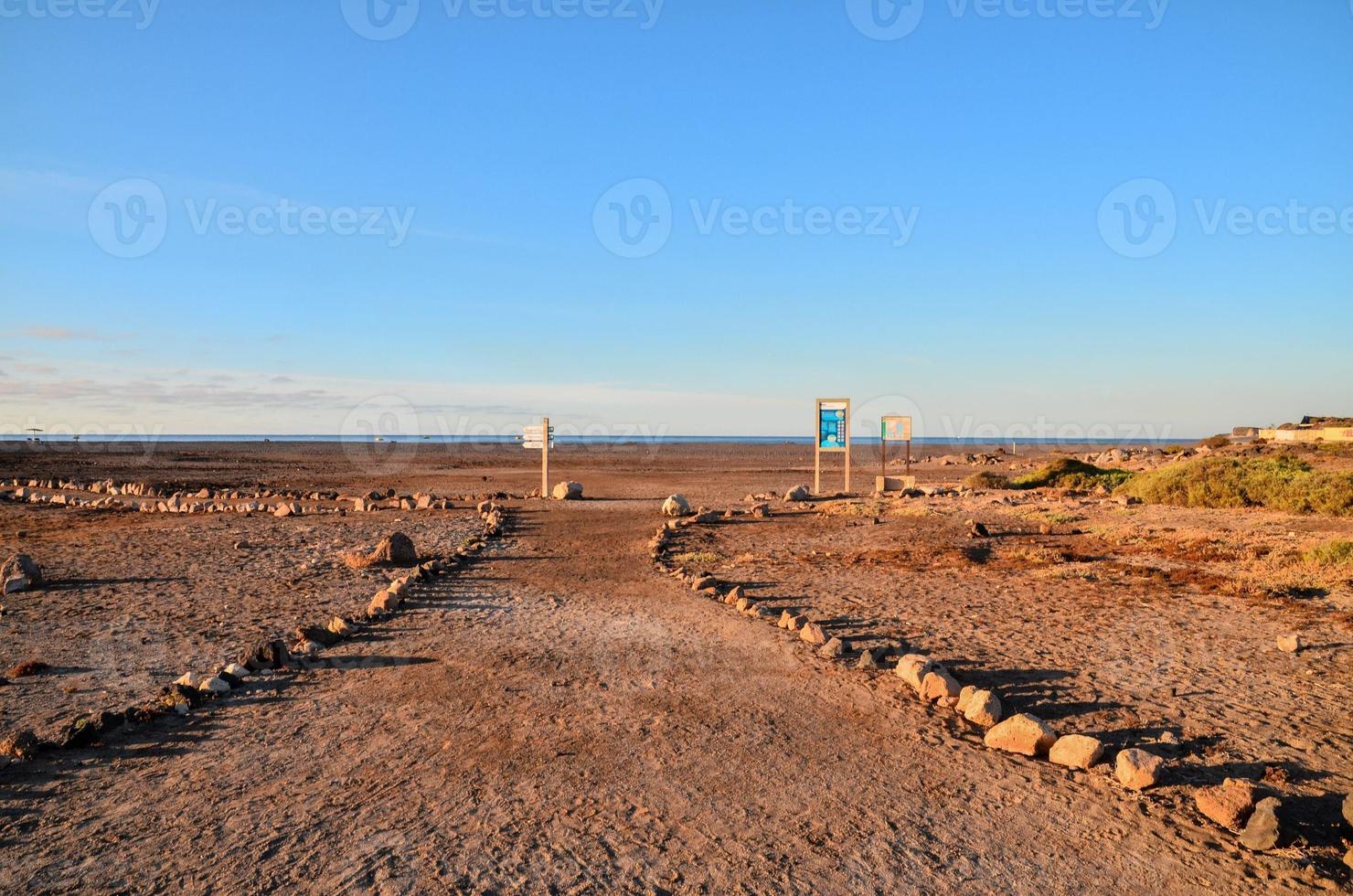 Straße durch das szenisch Landschaft foto