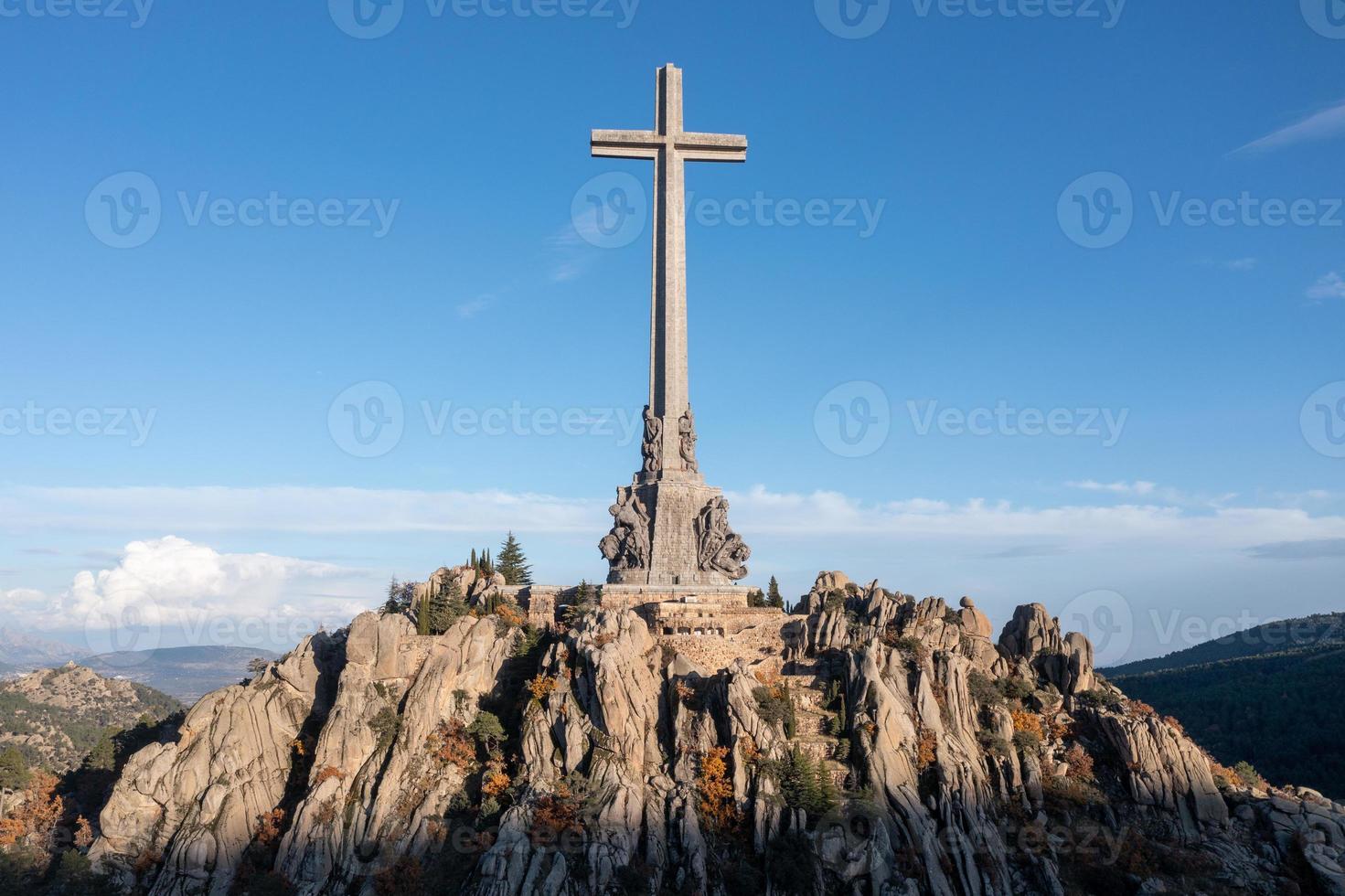 Senke von das gefallen - - ein Denkmal gewidmet zu die Opfer von das Spanisch bürgerlich Krieg und gelegen im das Sierra de Guadarrama, in der Nähe von Madrid. foto