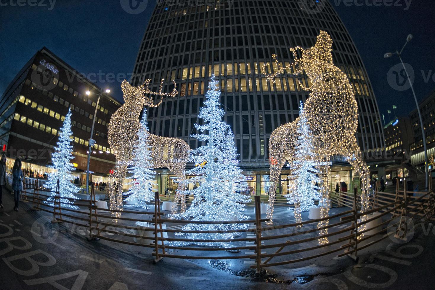 weihnachtliche straßenbeleuchtung foto